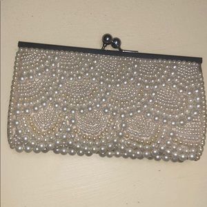 Pearl Clutch